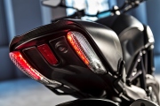 2 Ducati 2016 Diavel Carbon20