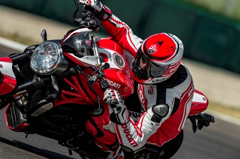 Ducati Monster 1200 R 2016: fotogalerie z představení - 45 - 1 Ducati 2016 Monster 1200 R04
