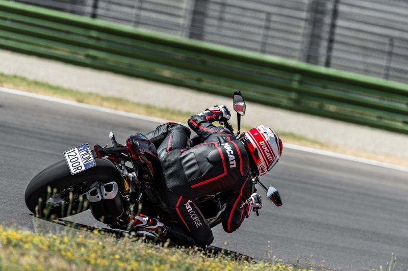 Ducati Monster 1200 R 2016: fotogalerie z představení - 41 - 1 Ducati 2016 Monster 1200 R13