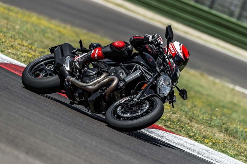 Ducati Monster 1200 R 2016: fotogalerie z představení - 42 - 1 Ducati 2016 Monster 1200 R14