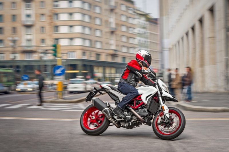 Ducati Hypermotard 939 2018: ve dvou verzích - 6 - 1 Ducati 2018 Hypermotard 939 (4)