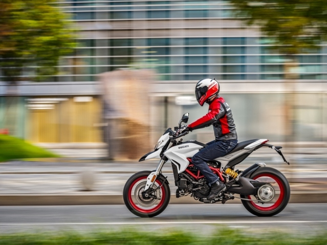 Hlavní obrázek k článku: Ducati Hypermotard 939 2018: ve dvou verzích