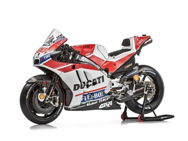 Hlavní obrázek k článku: Co se skládá z více dílů, Seat Leon Cup Racer nebo Ducati Desmosedici GP17?