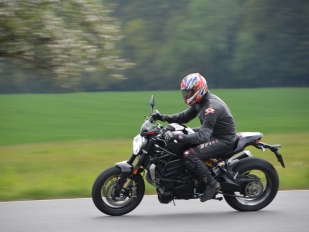 Test Ducati Monster 1200 R: nahá a divoká