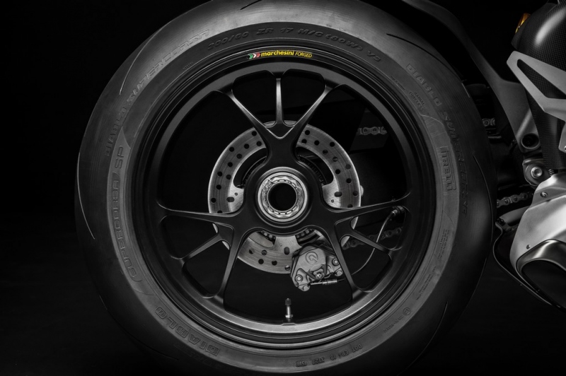 Ducati Panigale V4 R 2019: s aerodynamickými křidélky - 8 - 1 Ducati Panigale V4 R (33)