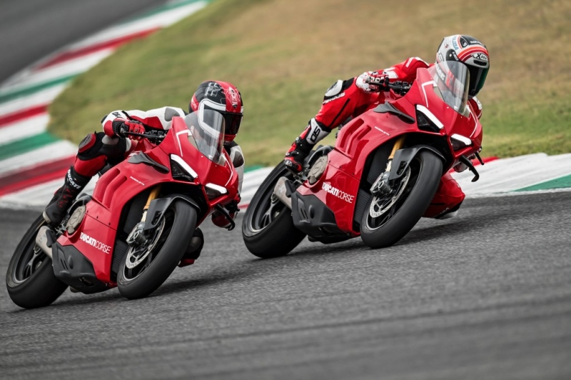 Ducati Panigale V4 R 2019: s aerodynamickými křidélky - 3 - 1 Ducati Panigale V4 R (4)