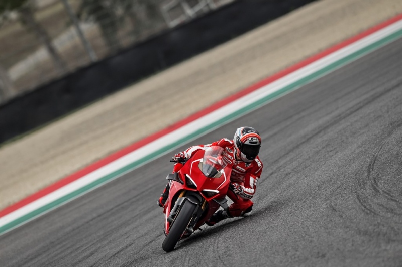 Ducati Panigale V4 R 2019: s aerodynamickými křidélky - 21 - 1 Ducati Panigale V4 R (2)