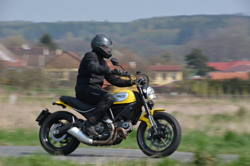 Test Ducati Scrambler Icon 2015: módní retro doplněk - 1 - 1 Ducati Scrambler 2015 test06