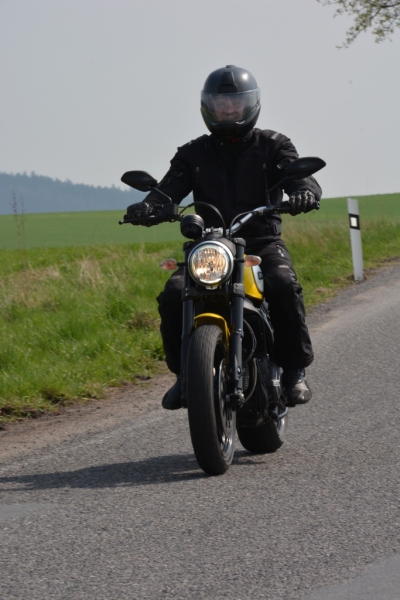 Test Ducati Scrambler Icon 2015: módní retro doplněk - 7 - 1 Ducati Scrambler 2015 test15