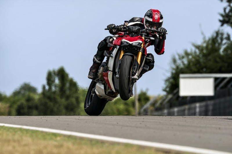 Motocyklem roku 2020 je Honda Africa Twin Adventure Sports - 10 - 1 Ducati Streetfighter V4 S (17)