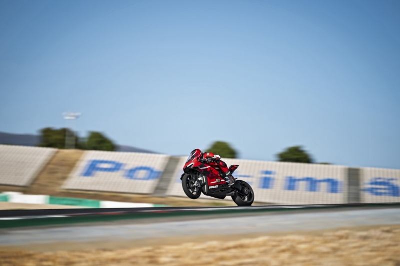 Ducati Superleggera V4: superlehká, supervýkonná - 23 - 2 Ducati V4 Superleggera 2020 (13)