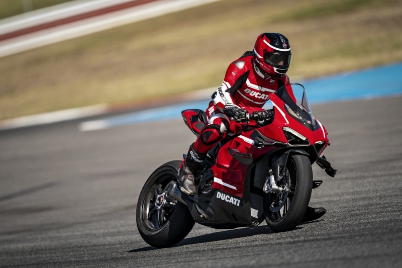 Ducati Superleggera V4: superlehká, supervýkonná - 14 - 2 Ducati V4 Superleggera 2020 (7)