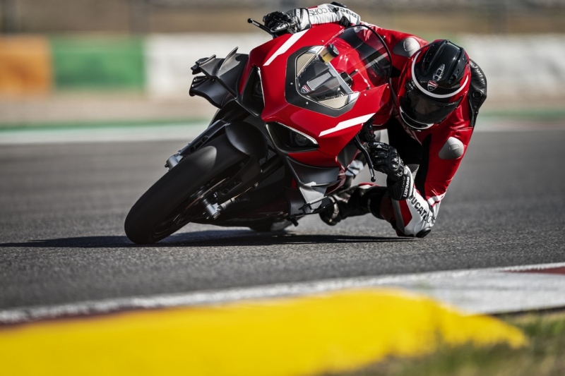 Ducati Superleggera V4: superlehká, supervýkonná - 15 - 2 Ducati V4 Superleggera 2020 (20)