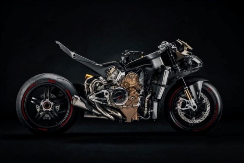 Ducati Superleggera V4: superlehká, supervýkonná - 21 - 1 Ducati V4 Superleggera (4)