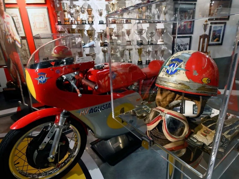 Giacomo Agostini otevírá své vlastní muzeum - 3 - 1 Giacomo Agostini muzeum (1)
