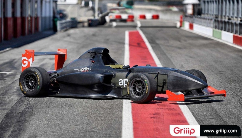 Griip G1 Formule 1000 s motorem z Aprilie RSV4 - 4 - 1 Griip G1 Aprilia (7)
