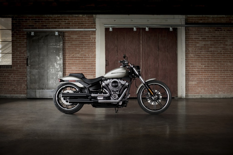 Harley-Davidson pořádá Open House: pojďte se povozit na novinkách 2018 - 1 - 1 H-D Deluxe_1