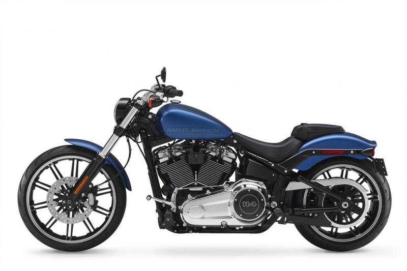 Harley-Davidson představuje osm nových motocyklů 2018: Big Twin custom revoluce - 20 - 1 H-D Fat Bob_18