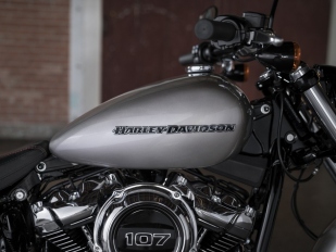 Harley-Davidson představuje osm nových motocyklů 2018: Big Twin custom revoluce