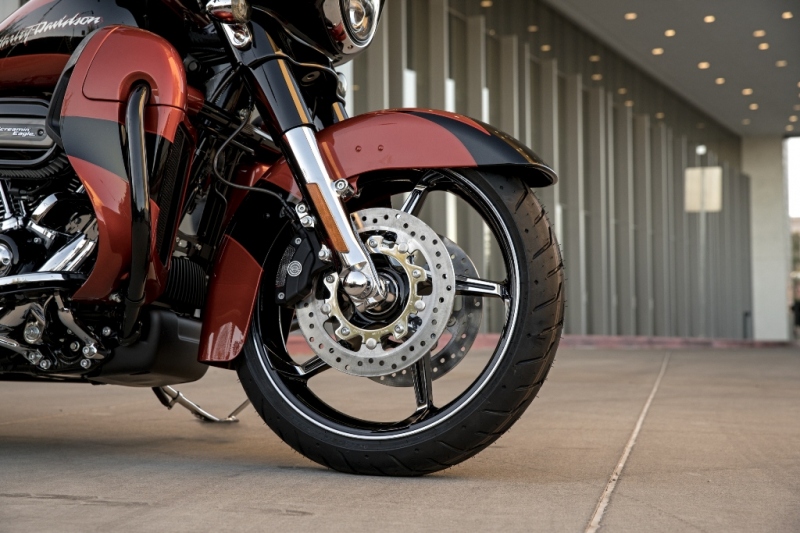 Harley-Davidson: nové modely pro sezónu 2017 - 12 - 1 H-D CVO Street Glide_4
