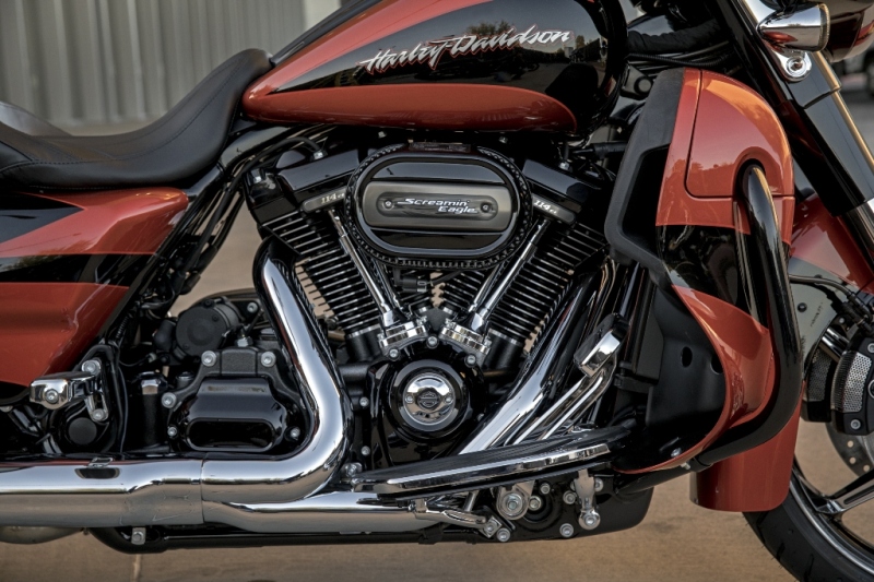 Harley-Davidson: nové modely pro sezónu 2017 - 13 - 1 H-D CVO Street Glide_5