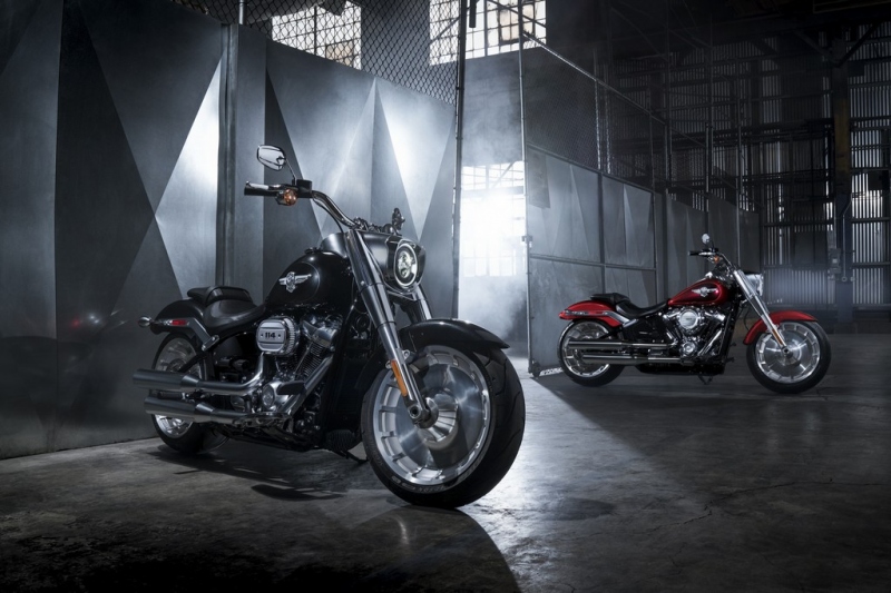 Harley-Davidson představuje osm nových motocyklů 2018: Big Twin custom revoluce - 8 - 1 H-D Fat Boy_4_vyrocni