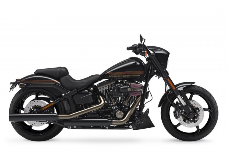 Harley-Davidson: nové modely pro sezónu 2017 - 25 - 2 H-D Pro Street Breakout_2