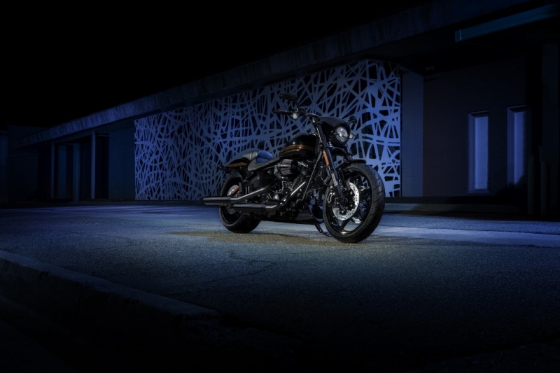 Harley-Davidson: nové modely pro sezónu 2017 - 26 - 3 H-D Street Bob_1