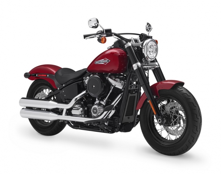 Harley-Davidson představuje osm nových motocyklů 2018: Big Twin custom revoluce - 16 - 1 H-D Softail Slim_2