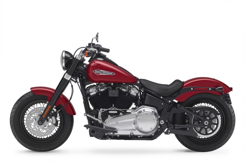 Harley-Davidson představuje osm nových motocyklů 2018: Big Twin custom revoluce - 18 - 1 H-D Deluxe_2