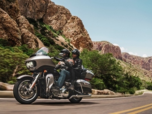 Harley-Davidson Road Glide Ultra a Heritage Softail Classic 2016
