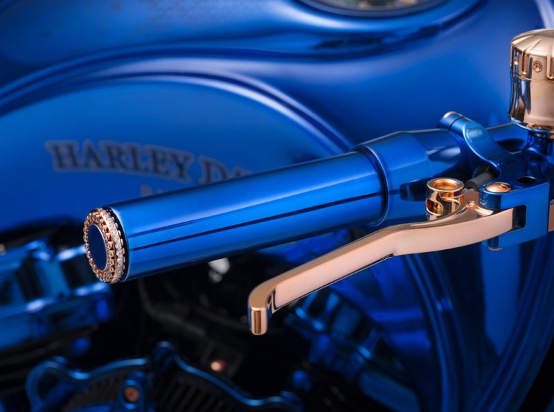 Harley-Davidson Bucherer Blue Edition: nejdražší motocykl na světě - 8 - 1 Harley Davidson Bucherer Blue edition (10)