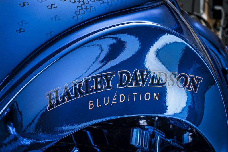 Harley-Davidson Bucherer Blue Edition: nejdražší motocykl na světě - 10 - 1 Harley Davidson Bucherer Blue edition (15)