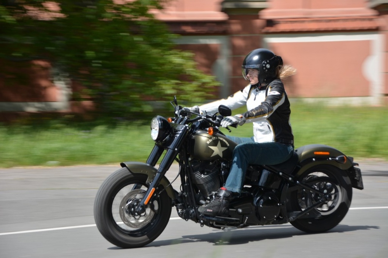 Test Harley-Davidson Softail Slim S: moc a síla v jednom - 16 - 2 Harley Softail Slim S test (29)