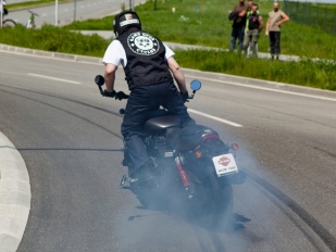 Harley-Davidson Street Rod držitelem světového rekordu v gumování pneumatik