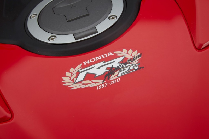 Honda CBR1000RR Fireblade SP 2017: s technikou z MotoGP - 7 - 1 Honda 2017 CBR1000RR Fireblade SP07