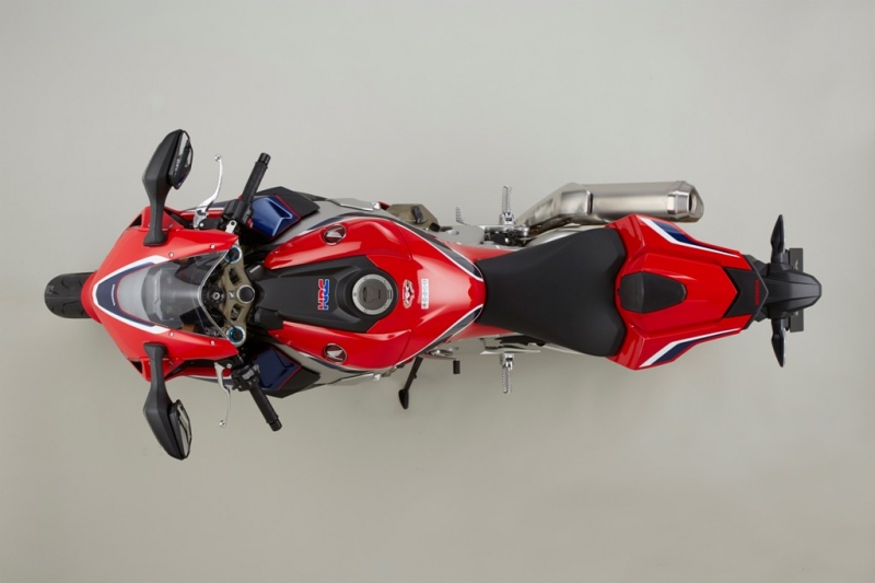 Honda CBR1000RR Fireblade SP 2017: s technikou z MotoGP - 10 - 1 Honda 2017 CBR1000RR Fireblade SP11
