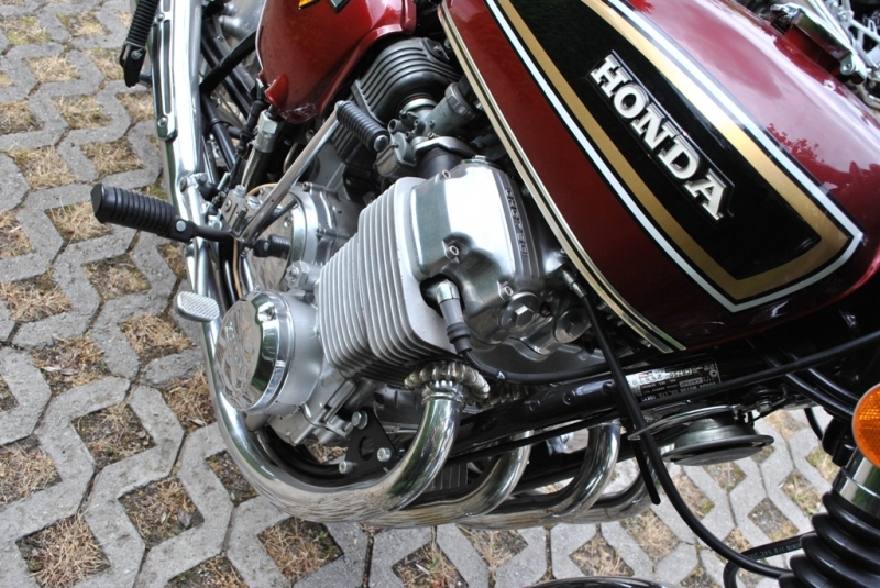 Honda CB 750 Four: přelomová motorka let sedmdesátých - 2 - Honda CB1100EX a CB750Four Honda CB1100 EX a CB750Four09