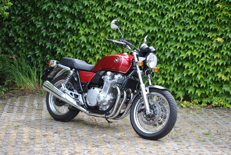 Nekapotovaná Honda CB s řadovým čtyřválcem slaví 50.výročí  - 15 - 1 184147_2018_Honda_CB1000R