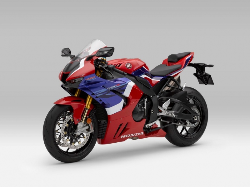 Motocyklem roku 2020 je Honda Africa Twin Adventure Sports - 13 - 1 Honda CBR1000RR-R SP 2020 (12)