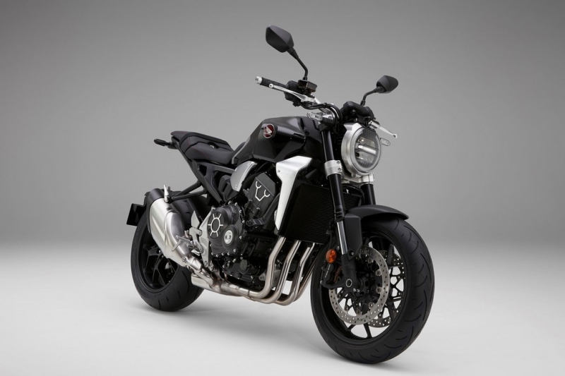Honda CB 1000 R 2018: nový design a motor z Fireblade - 2 - 1 Honda CB 1000 R (3)