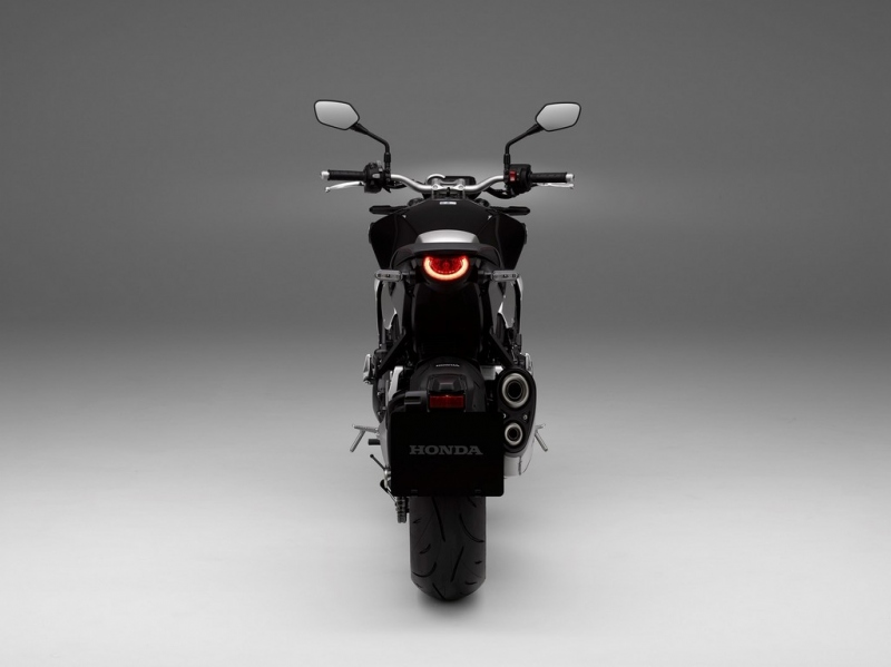 Honda CB 1000 R 2018: nový design a motor z Fireblade - 6 - 1 Honda CB 1000 R (7)