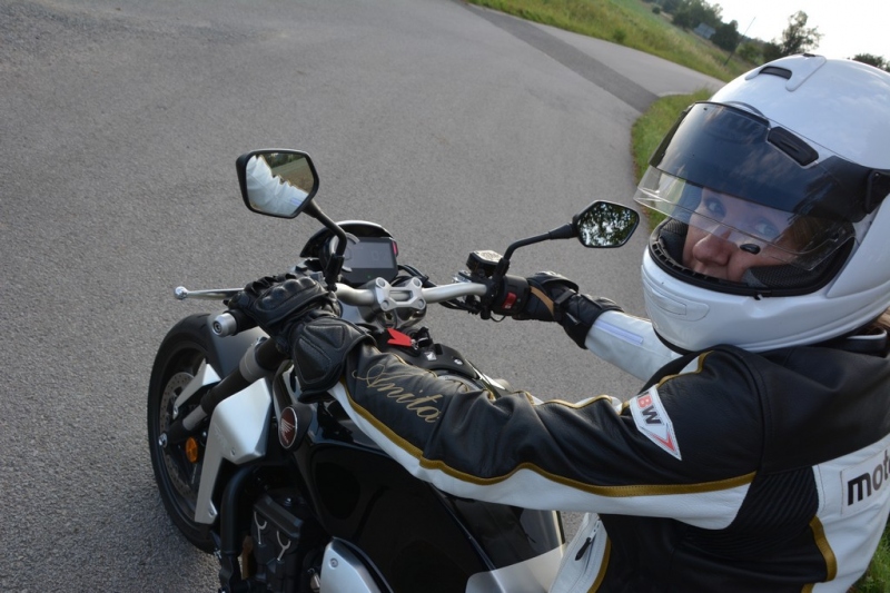 Test Honda CB 1000 R Plus: nahatý chuligán  - 44 - 1 Honda CB 1000 R test (4)