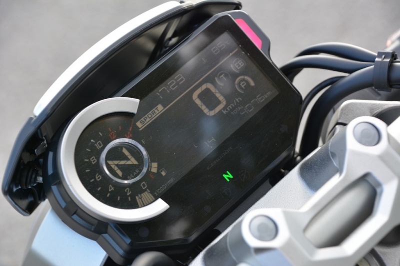 Test Honda CB 1000 R Plus: nahatý chuligán  - 26 - 1 Honda CB 1000 R test (32)