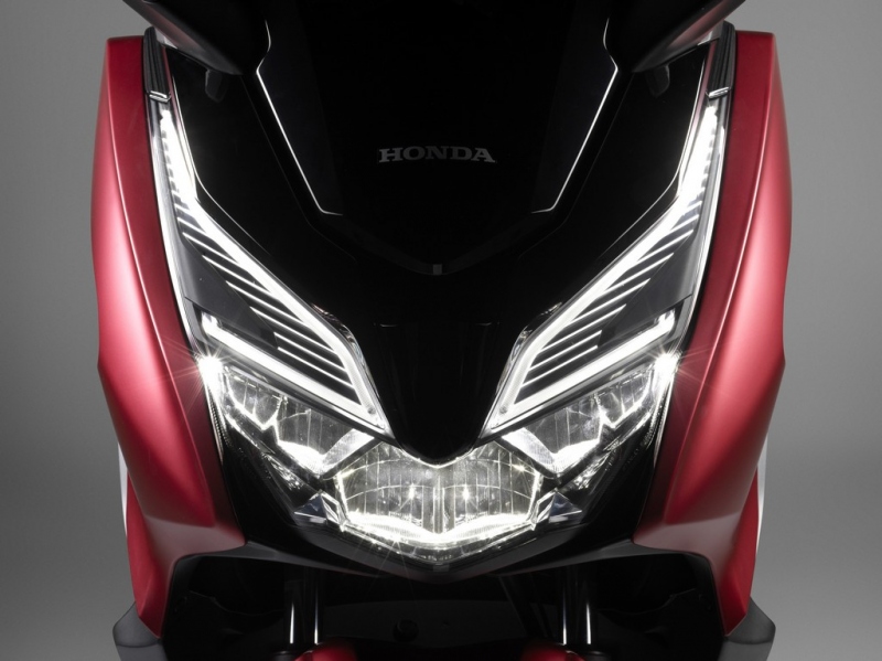 Honda Forza 125 2018: s elektrickým štítem - 24 - 1 Honda Forza 125 2018 (24)
