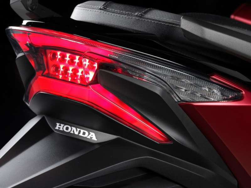 Honda Forza 125 2018: s elektrickým štítem - 33 - 1 Honda Forza 125 2018 (34)