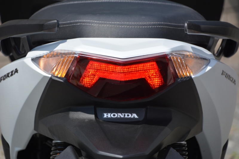 Test Honda Forza 125 ABS: pohodlný maxiskútr - 49 - 2 Honda Forza 125 test31