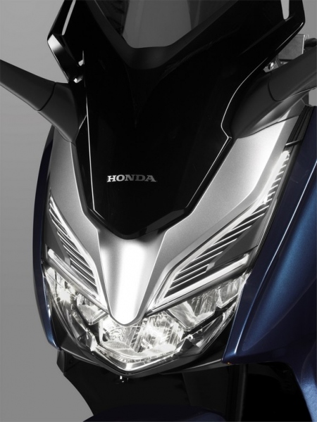 Honda Forza 300 2018: skútr s kontrolou trakce - 11 - 1 Honda Forza 300 2018 (17)