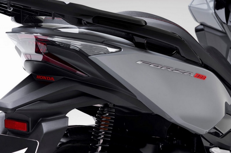 Honda Forza 300 Limited Edition 2020: s lepší výbavou - 10 - 1 Honda Forza 300 Limited Edition 2020 (15)