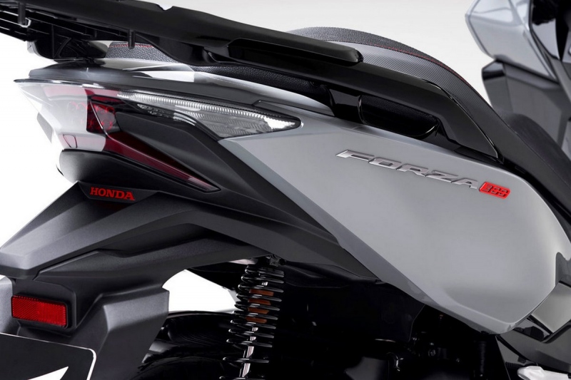 Honda Forza 300 Limited Edition 2020: s lepší výbavou - 9 - 1 Honda Forza 300 Limited Edition 2020 (12)